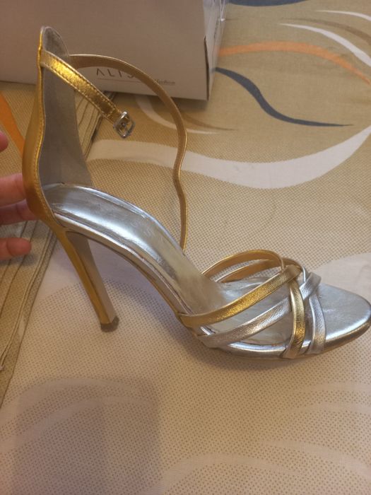 Vând sandale Aliss Schoes