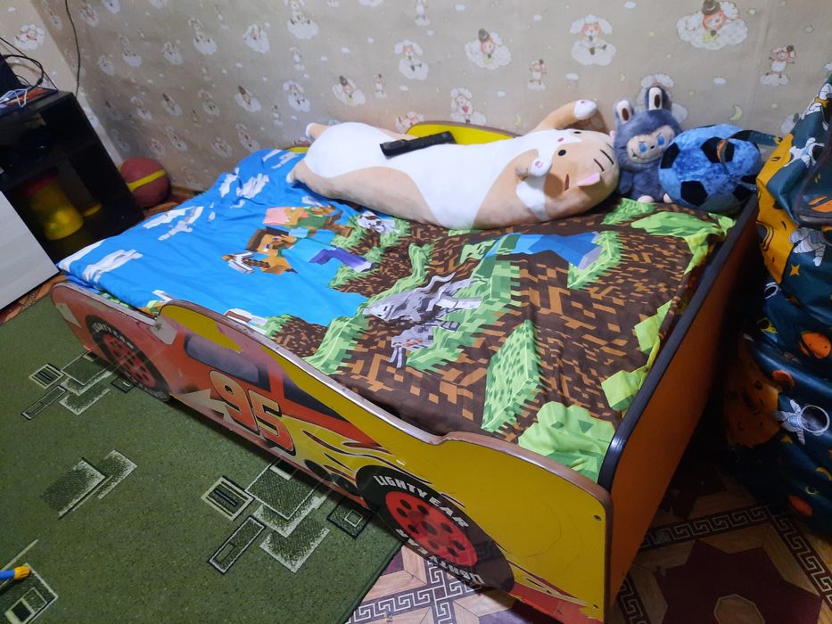 Срочно продам кровать Машину