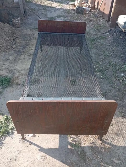 Кровать односпальная б/у