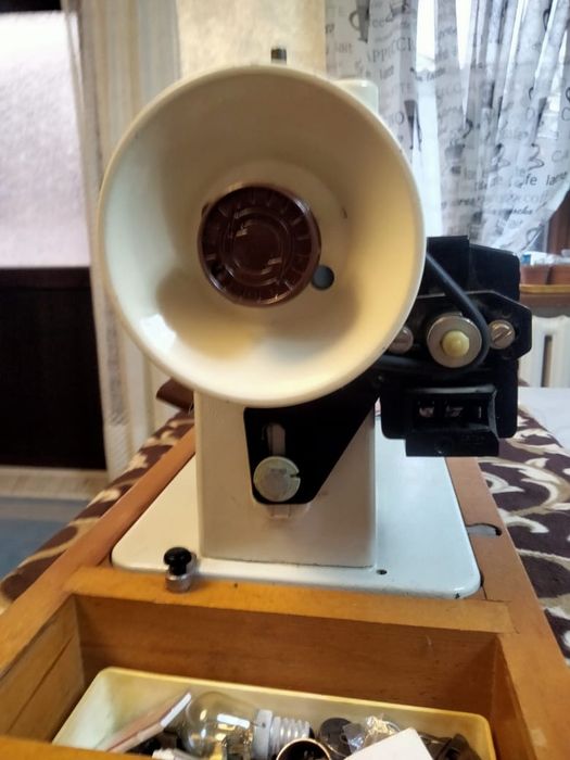 Швейная машинка Чайка