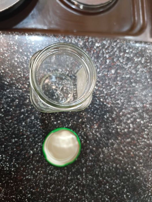 Банки стеклянные с крышками 3 шт . В хорошем состоянии б/у