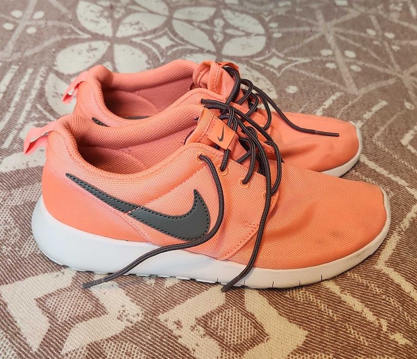 Оригинални дамски маратонки Nike