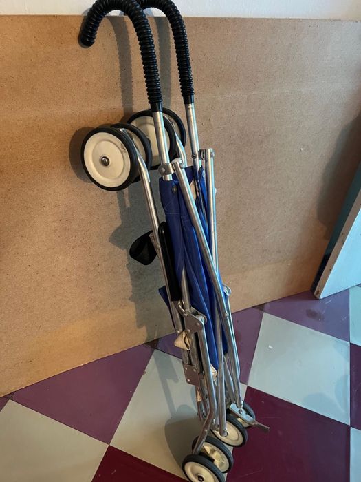 Продам  новую прогулочну коляску костылек