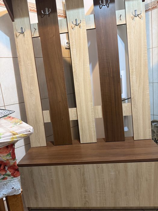 Cuier, pantofar + masa