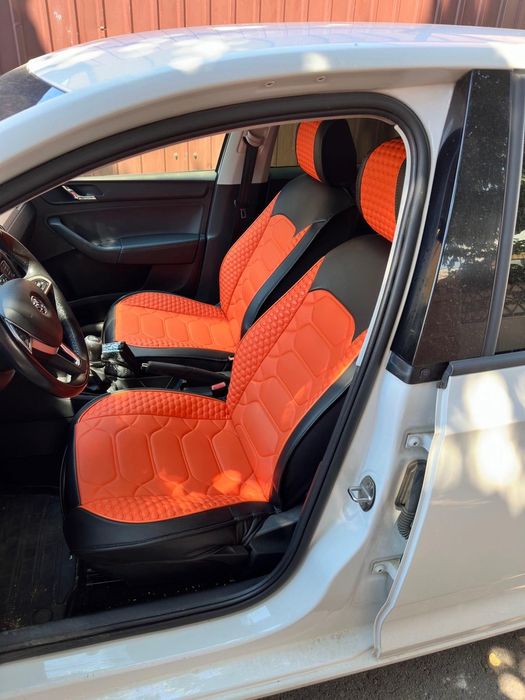 Vând huse auto multimarca