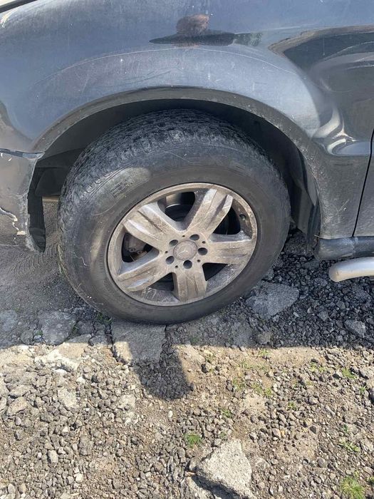 Продавам мерцедес мл на части