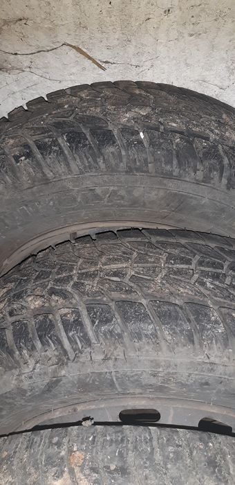 Продаю два балона  всесезонка на мерс Е  подходит