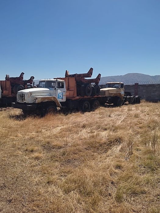 Продается автомашин урал тягач