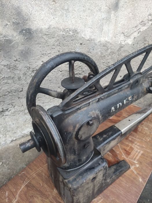 Продавам оригинална немска сарашка машина ADLER.