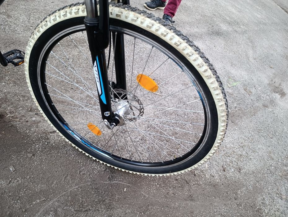Vând bicicleta folosita putin