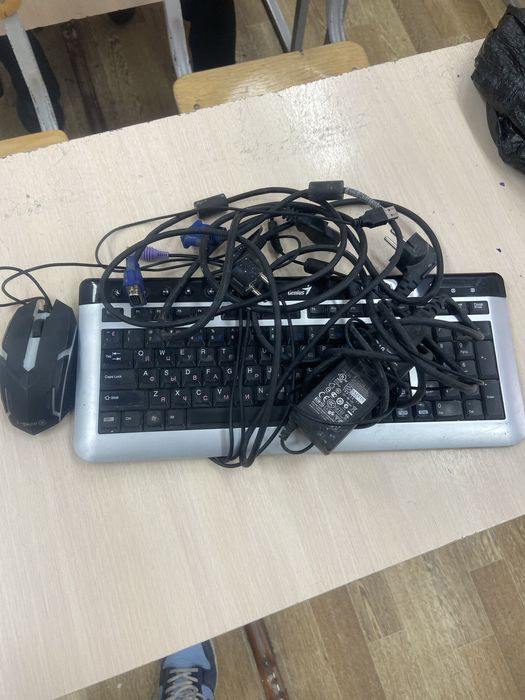 Офисный компьютер рабочем состояние