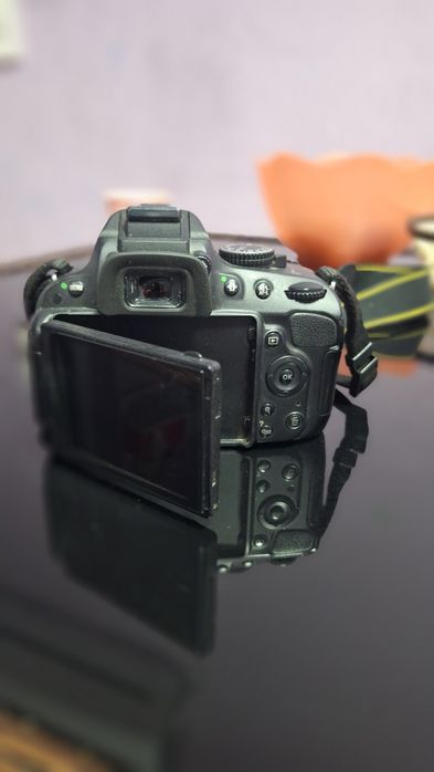 Nikon D5100 + объектив Nikon 18–55 мм VR