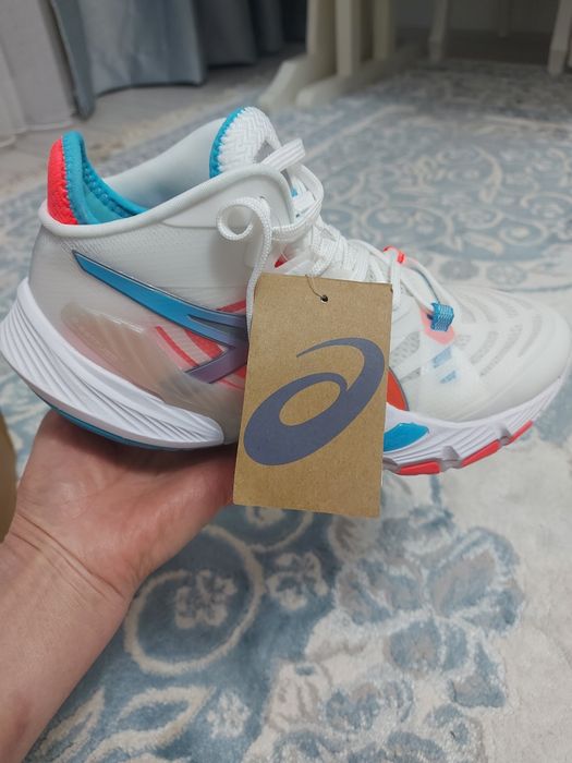 Кроссовки Asics metarise