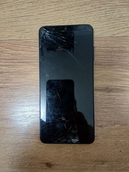 Samsung Galaxy A06 cu display si touch bune, dar cu sticla spart