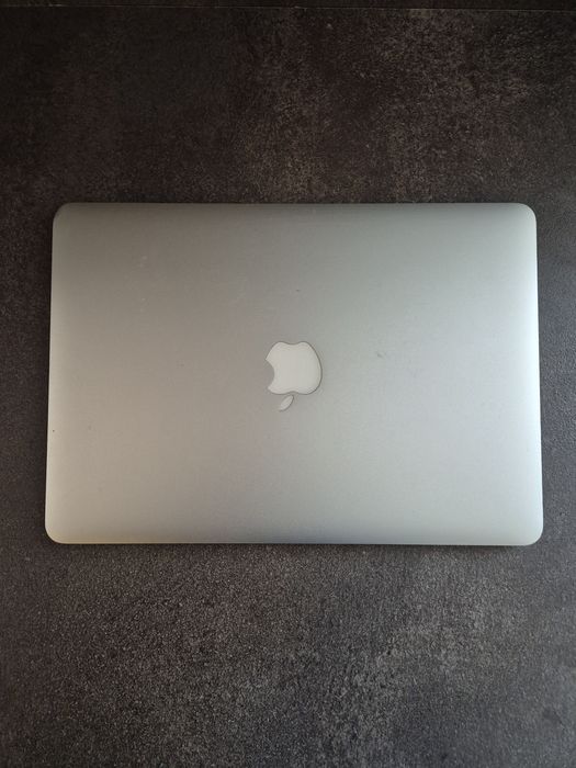 Vând MacBook air 2014