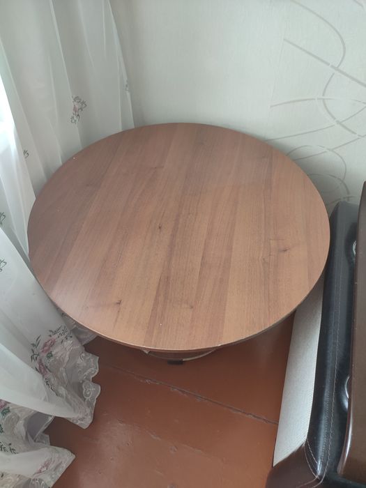 Продам стол круглый
