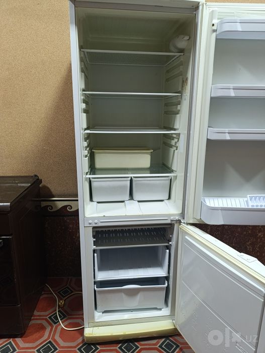 Холодильник Indesit