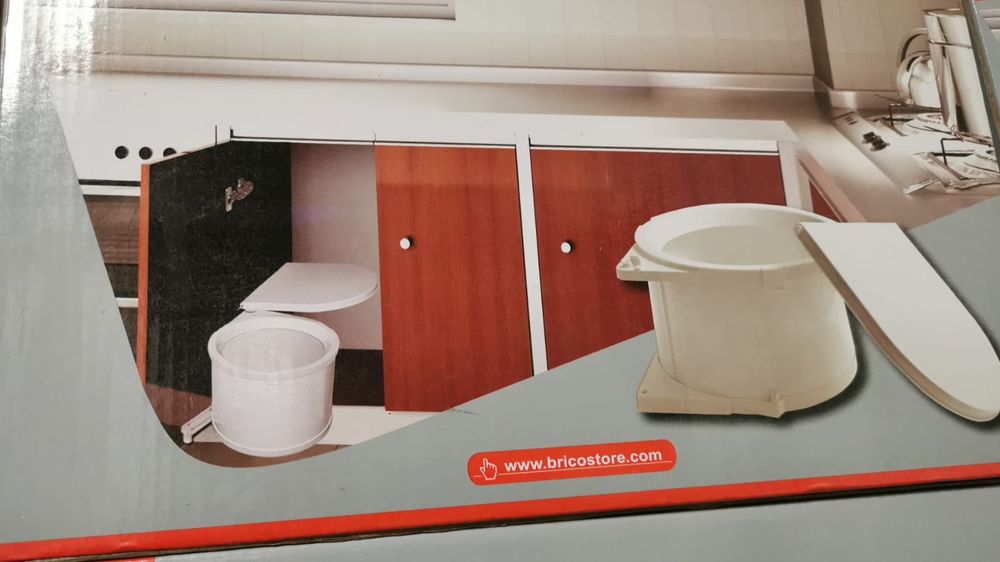 Vând coș gunoi pentru bucătărie preț 50  lei