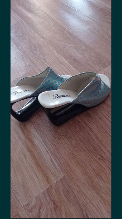 Продам босоножки
