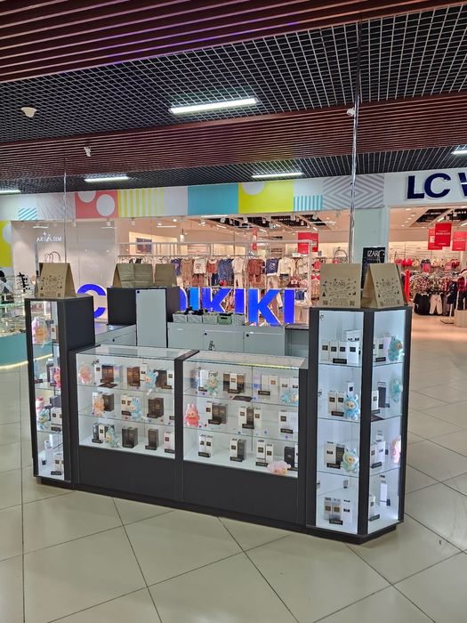 Продам витрина для парфюмерии и прочего