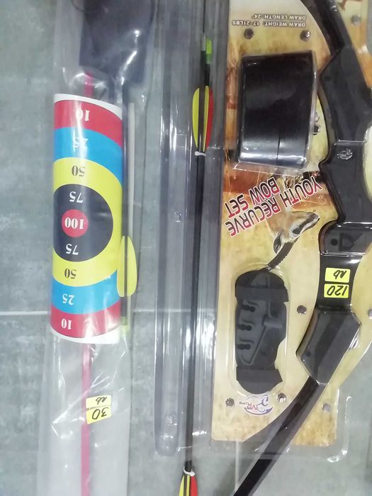 Арбалет, лък и стрели