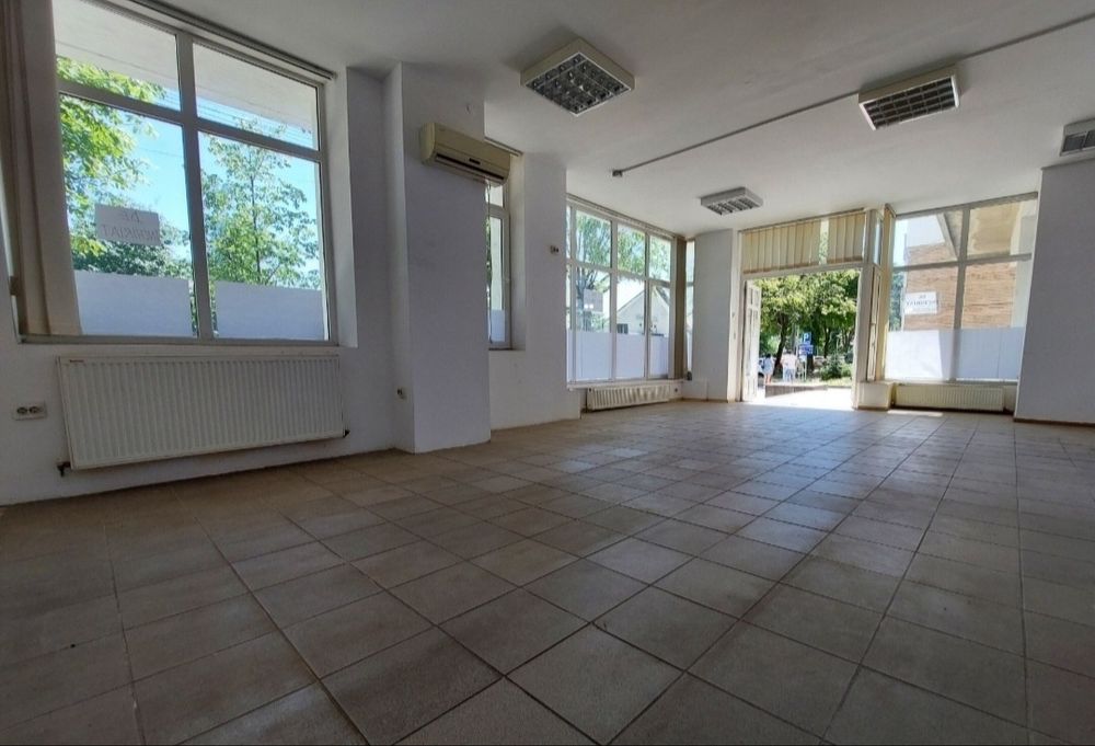 Vând sau închiriez  spațiu comercial central