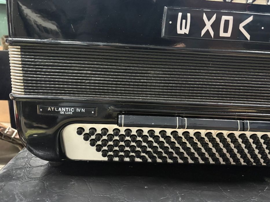 Acordeon Hohner Atlantic IVN deluxe cu 120 de basi VOX 3