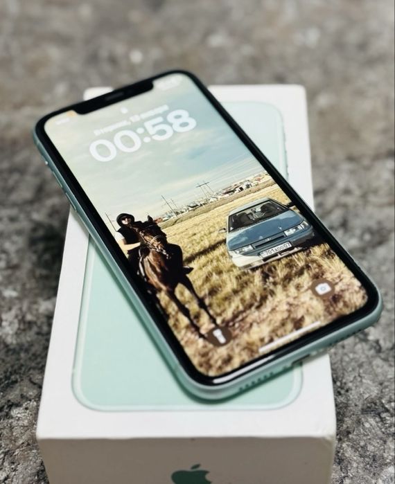 Продам Айфон 11 в отличном состоянии