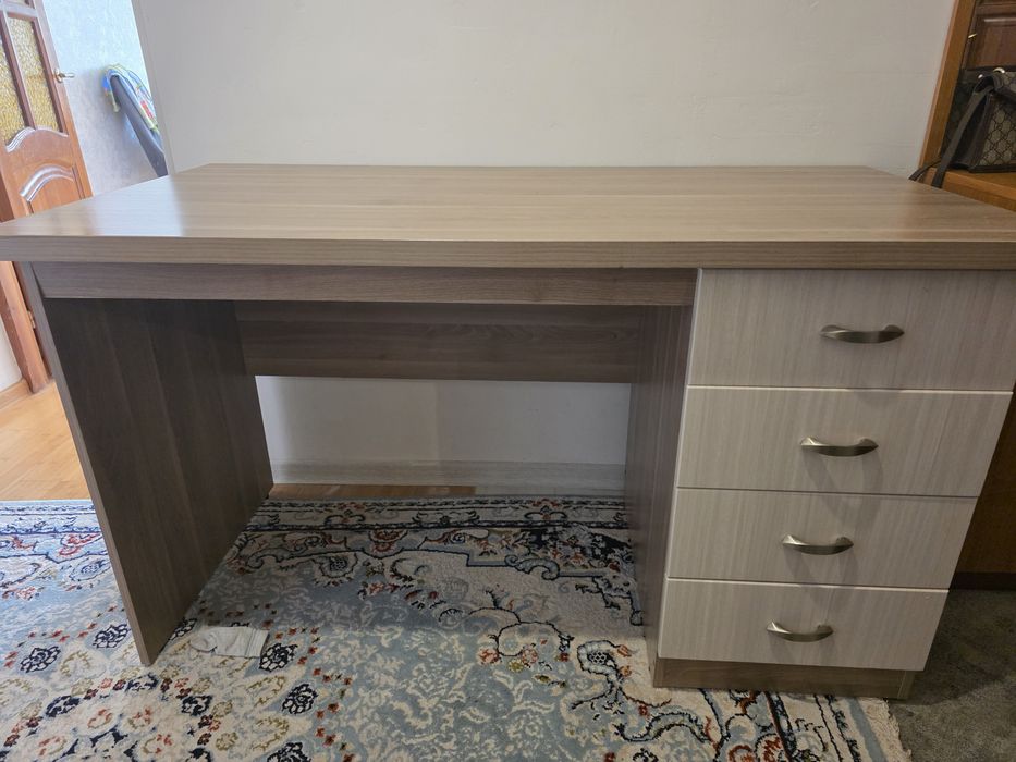 Продам писменный стол есть доставка