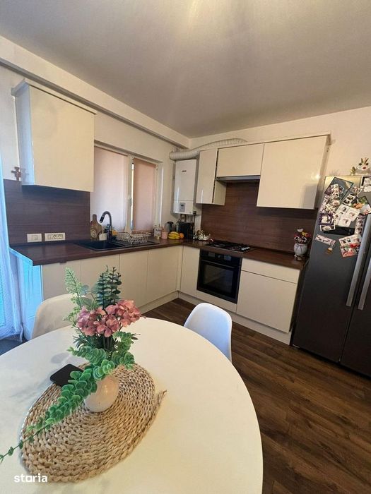 Casa tip duplex de vanzare cu 5 camere si curte la Sanandrei