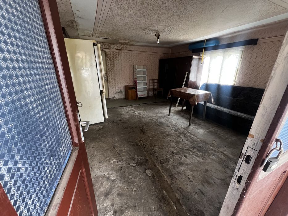 Casa de renovat+teren 1000mp in Arcani(sat Câmpofeni)