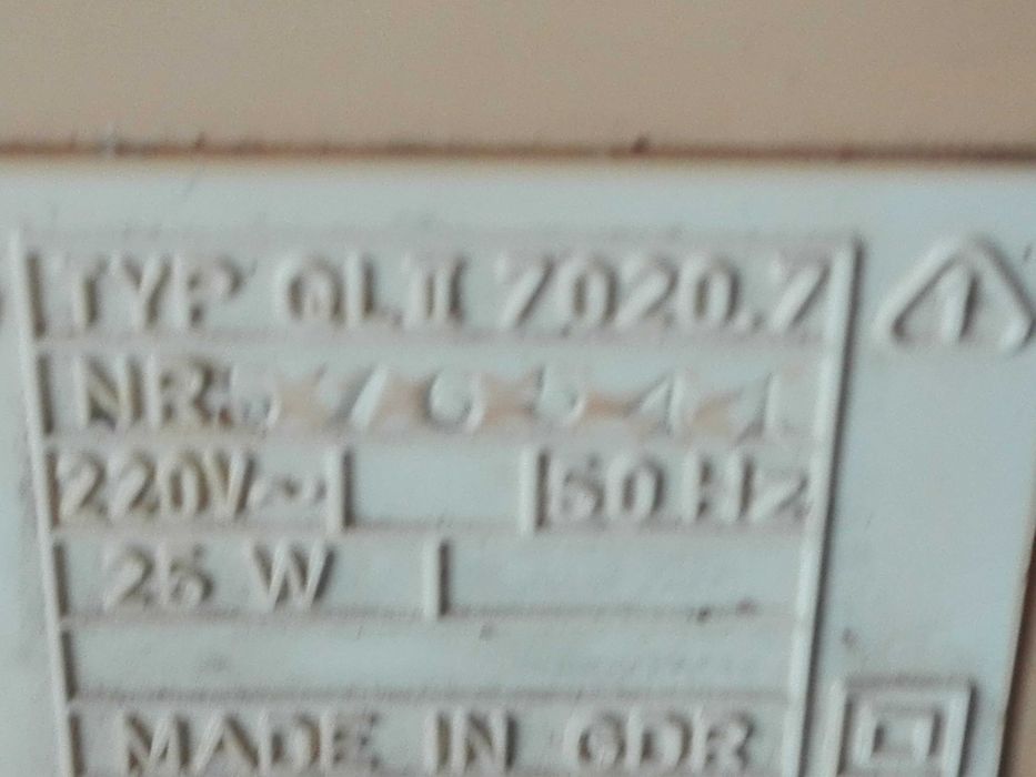 Два ретро вентилатора , ел. запалка и стара емайлирана табела .