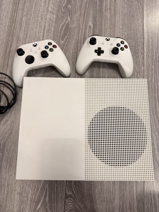 Consolă Xbox One S 500GB + 2 Manete + Pachet 10 Jocuri