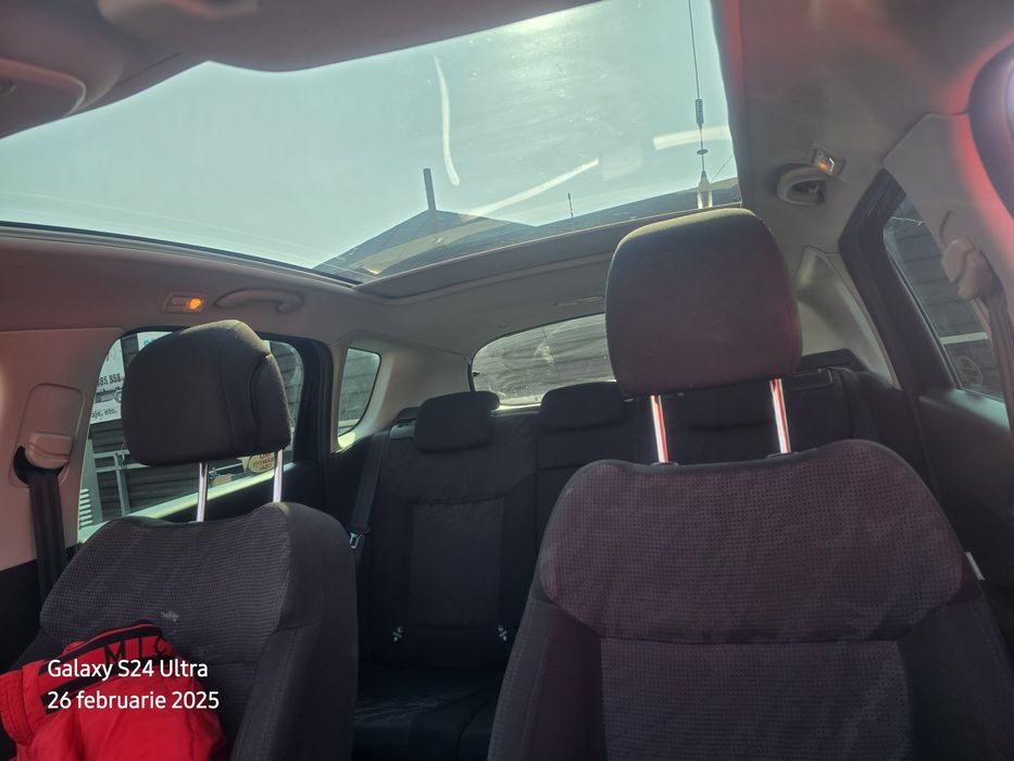 Vând  peugeot 3008
