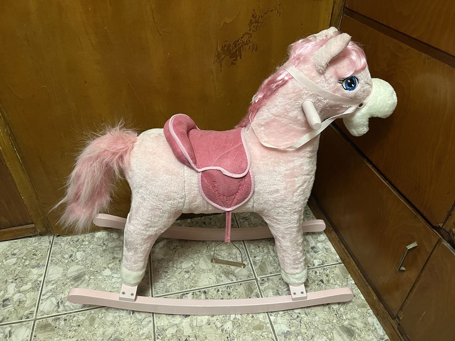 Люлеещ кон със звуци