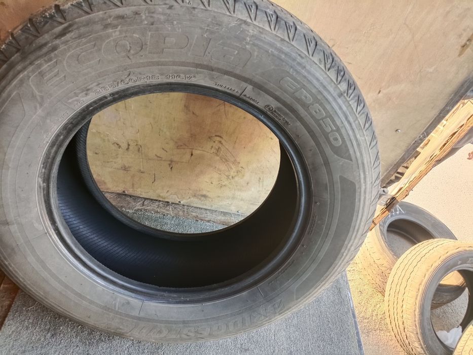 Автошины в количестве 2 штук