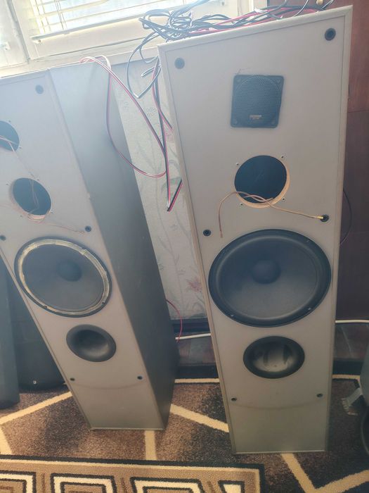 Продавам подови тонколони Jamo FC 6000
