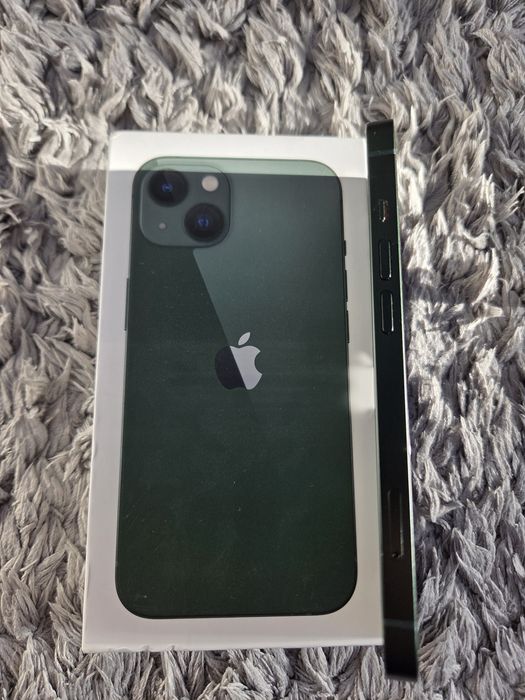 Продам iPhone 13