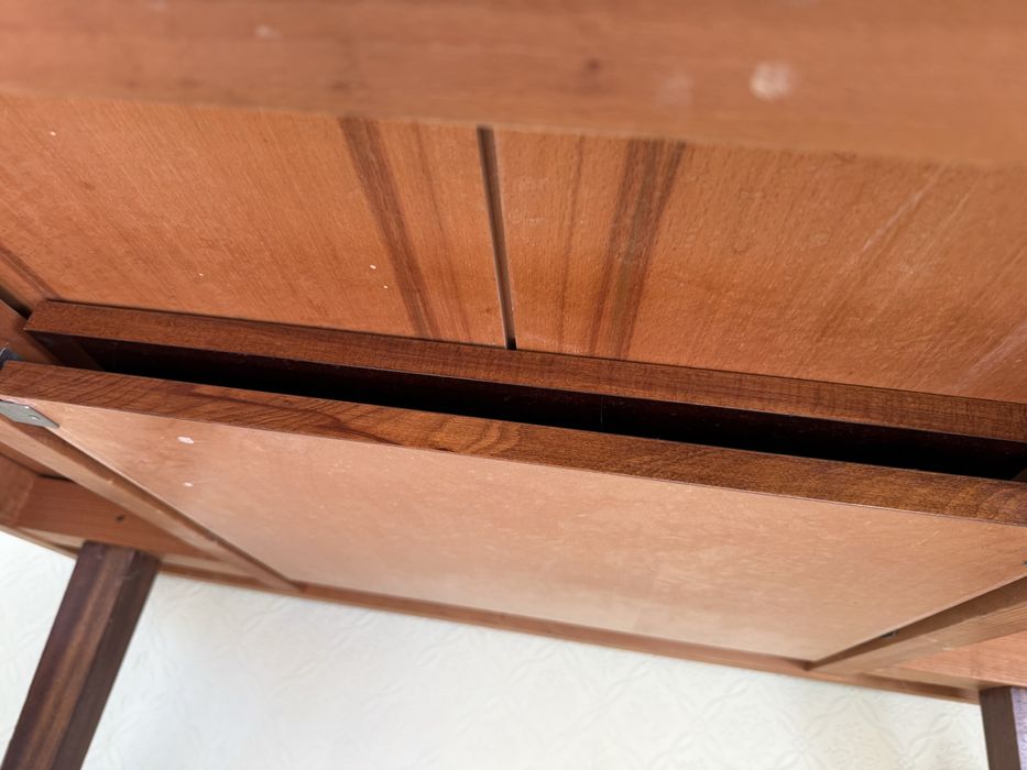 Страхотна стара и масивна маса