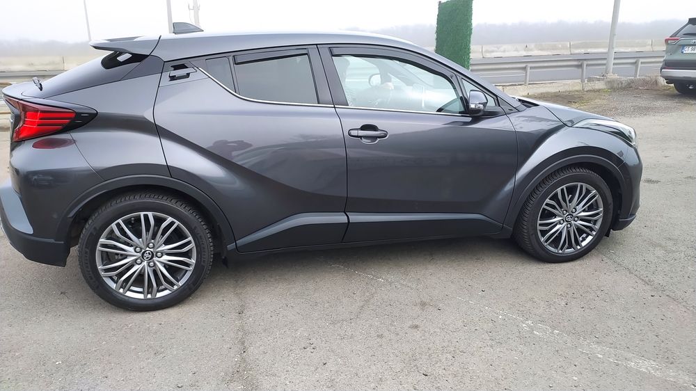 Toyota C-hr C-lassy 2L/184cp full/full,led,piele,JBLsenzori,self park.