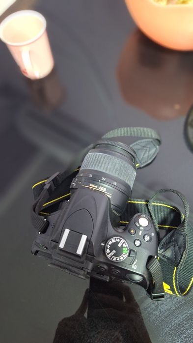 Nikon D5100 + объектив Nikon 18–55 мм VR