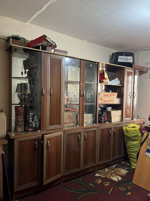 Divan bilan servant sotiladi