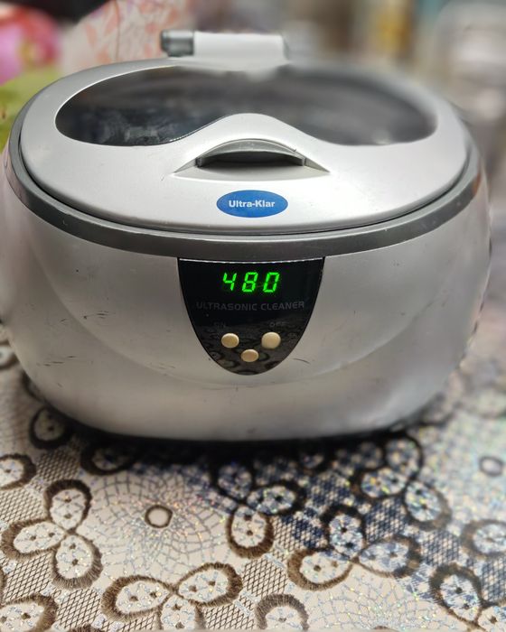 Aparat de curățat cu ultrasunete