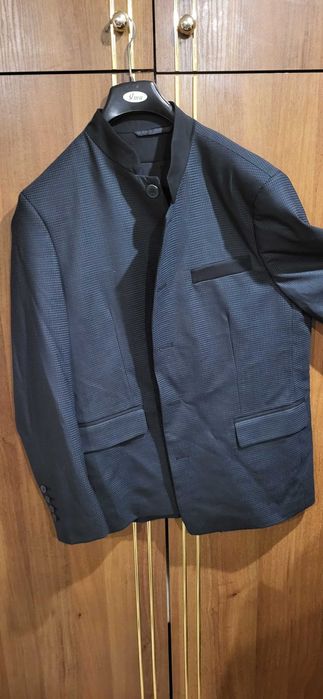 Чисто нови официални костюми