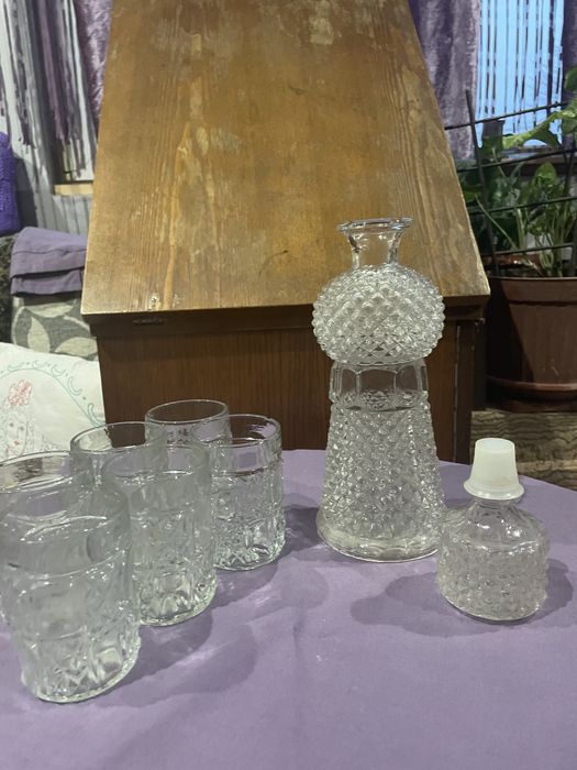 Сервиз / Комплект за уиски - 6 бр.чаши + гарафа/ бутилка