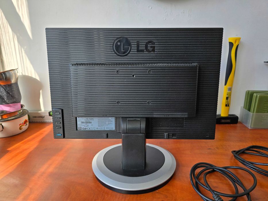 Монитор LG Flatron L194WT-SF – 19 инча (Widescreen)