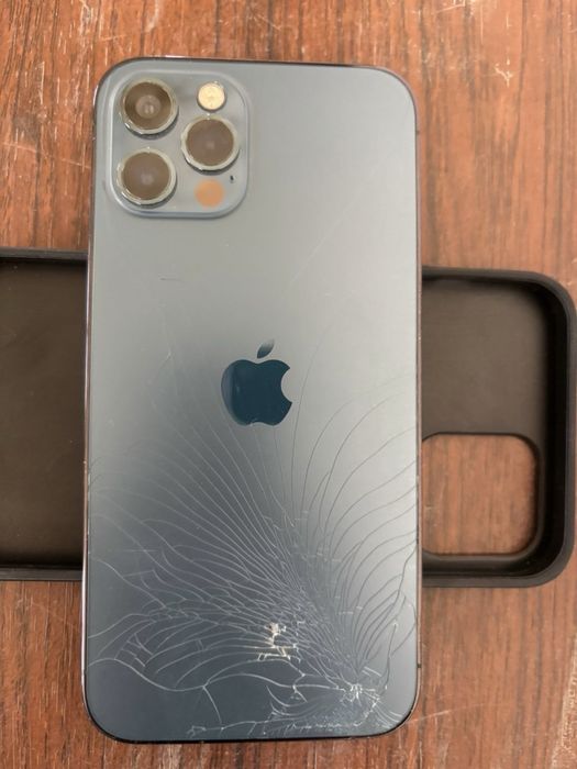 Срочно продам Iphone 12 pro 256