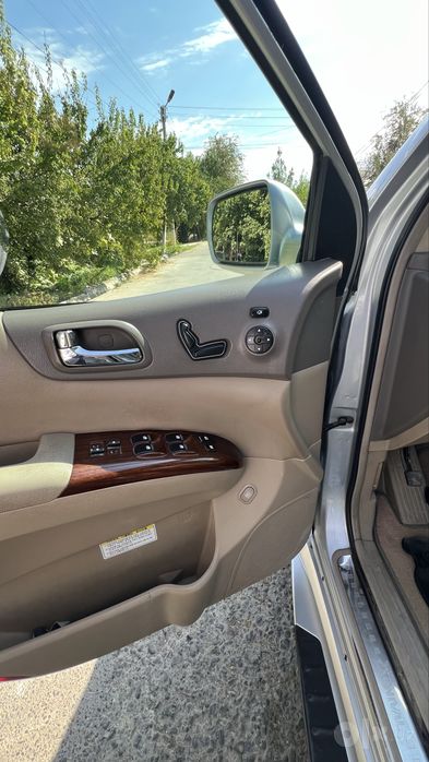 Kia    Carnival.