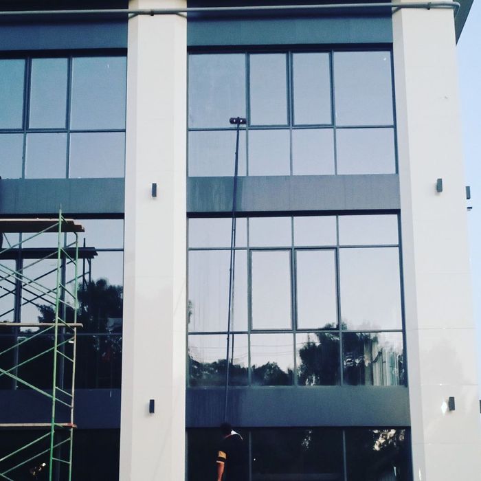 Oyna yuvish bino yuvish fasad moyka bruschatka yuvish