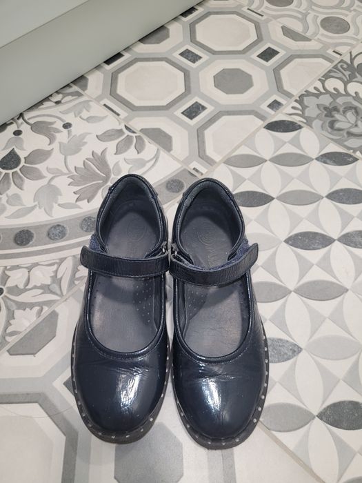 Продам туфли девочке размер 30